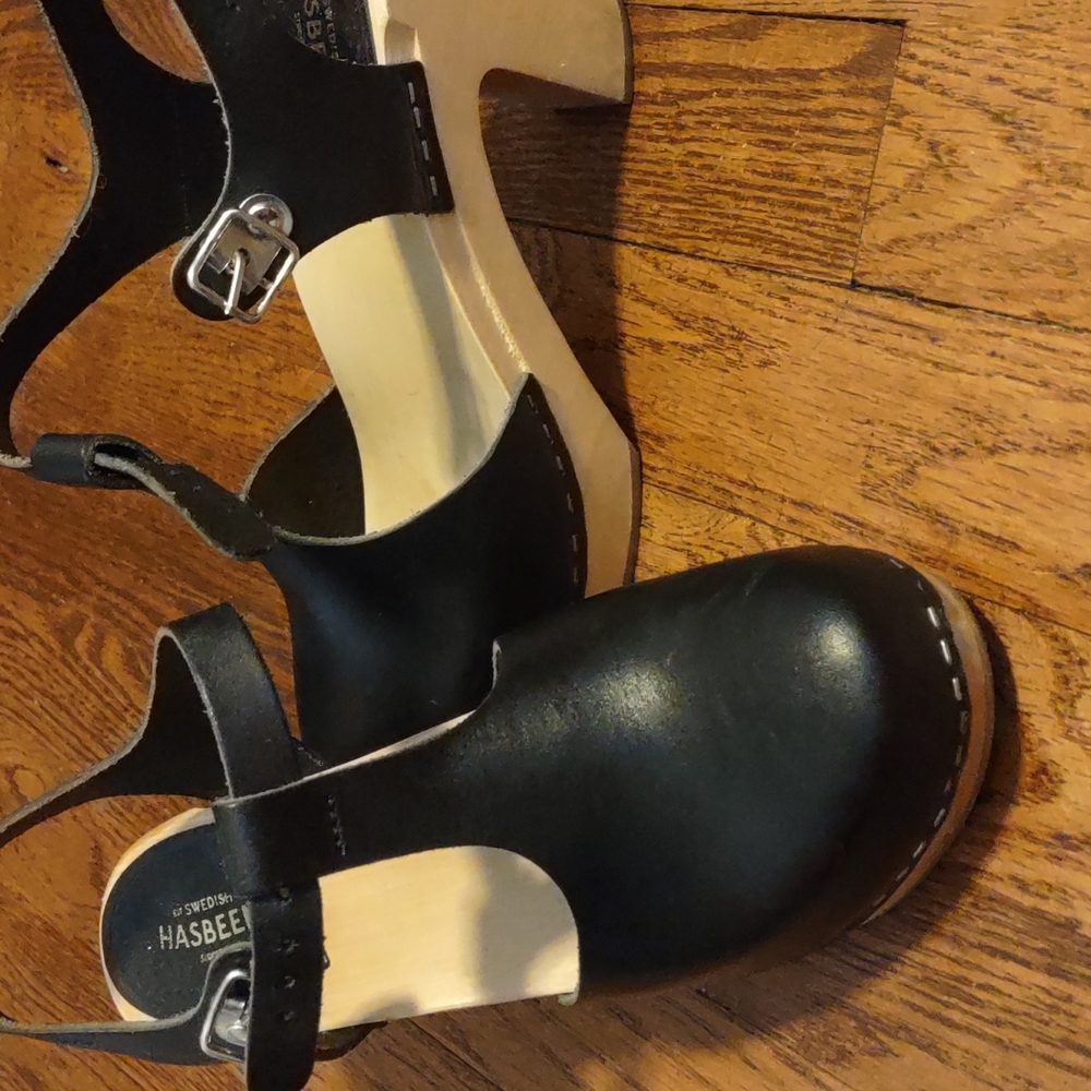 Swedish Hasbeens T strap clogs